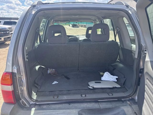 2002 Silver Metallic Chevrolet Tracker Base 4X4 SUV