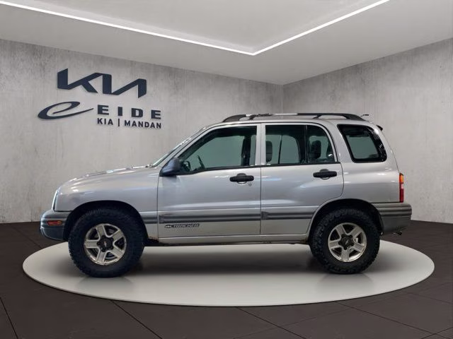 2002 Silver Metallic Chevrolet Tracker Base 4X4 SUV
