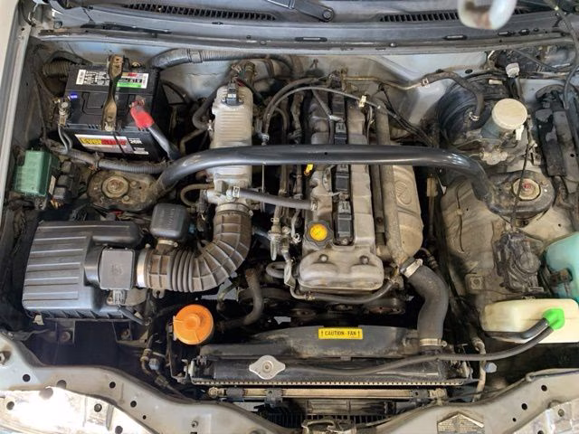 2002 Silver Metallic Chevrolet Tracker Base 4X4 SUV