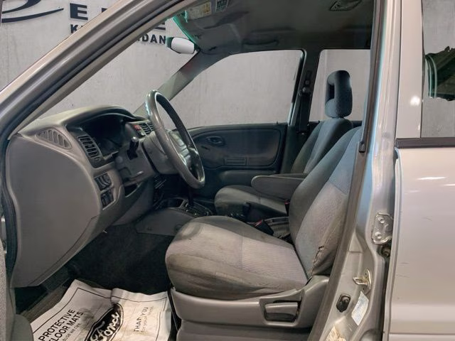 2002 Silver Metallic Chevrolet Tracker Base 4X4 SUV