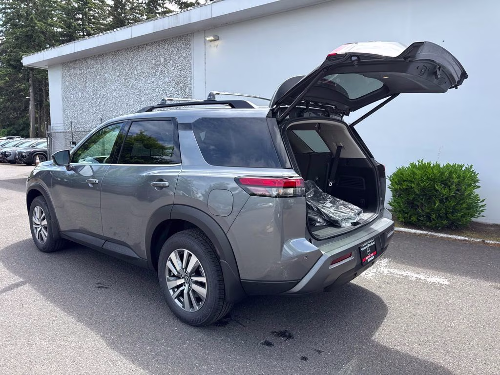 2026 Gun Metallic Nissan Pathfinder SL 4X4 SUV
