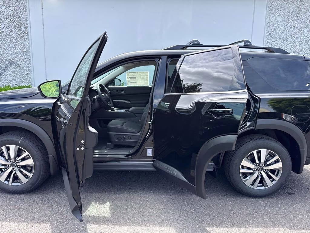 2026 Super Black Nissan Pathfinder SL 4X4 SUV