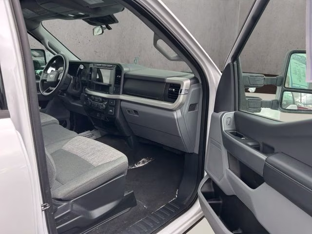 2024 Oxford White Ford Super Duty F-250 SRW XLT 4X4 Truck