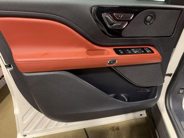 2025 Ceramic Pearl Metallic Tri-Coat Lincoln Aviator Reserve AWD SUV