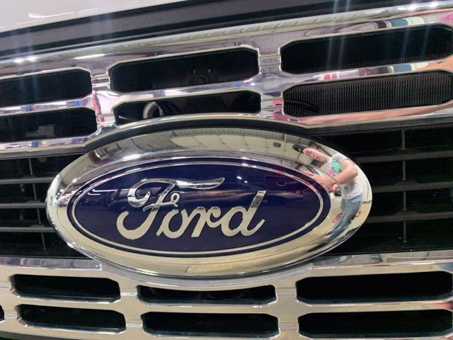 2024 Oxford White Ford Super Duty F-250 SRW XLT 4X4 Truck