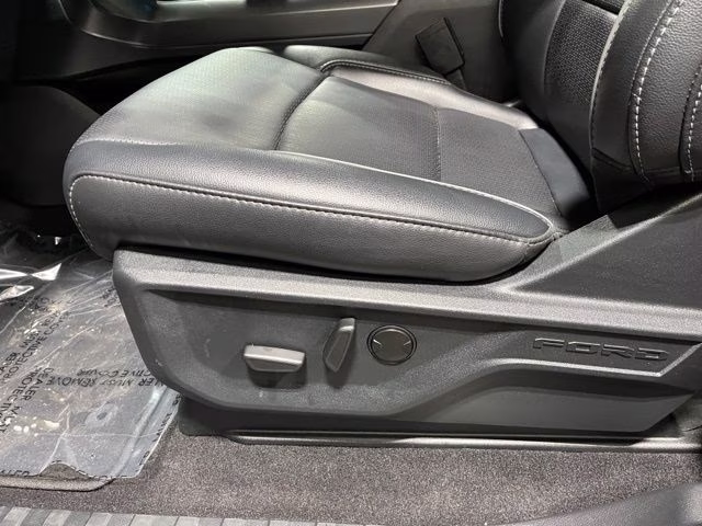 2025 Agate Black Metallic Ford F-150 Lariat 4X4 Truck