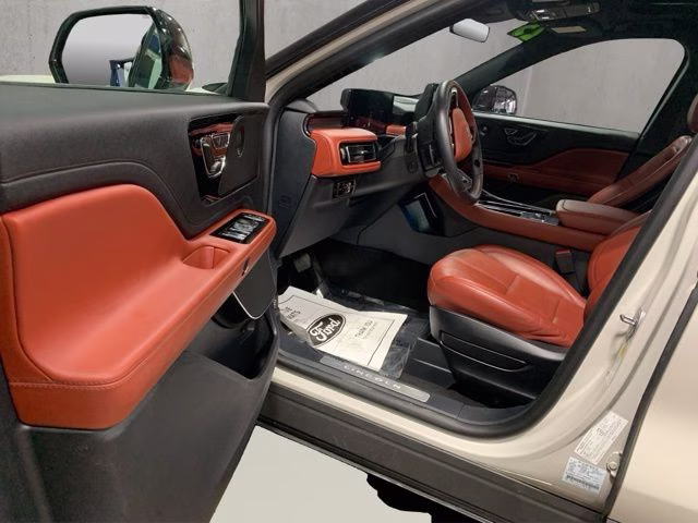 2025 Ceramic Pearl Metallic Tri-Coat Lincoln Aviator Reserve AWD SUV