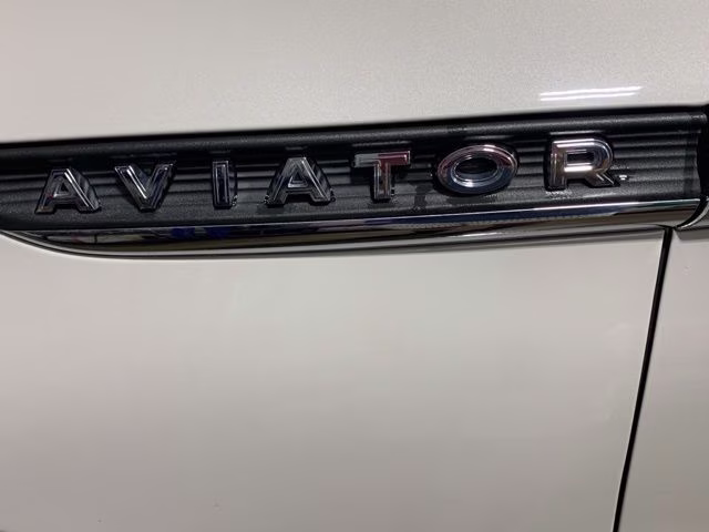 2025 Ceramic Pearl Metallic Tri-Coat Lincoln Aviator Reserve AWD SUV