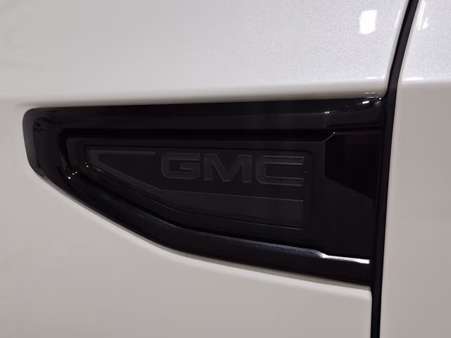 2023 White Frost Tricoat GMC Yukon XL Denali Ultimate 4X4 SUV