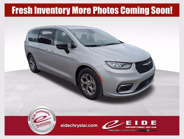 2024 Silver Mist Clearcoat Chrysler Pacifica Limited FWD Van