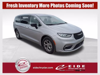 2024 Silver Mist Clearcoat Chrysler Pacifica Limited Van
