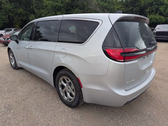 2024 Silver Mist Clearcoat Chrysler Pacifica Limited FWD Van