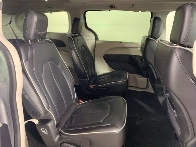 2024 Silver Mist Clearcoat Chrysler Pacifica Limited FWD Van