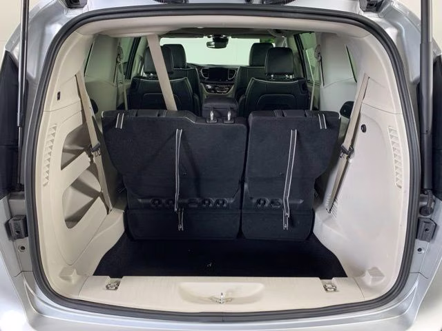 2024 Silver Mist Clearcoat Chrysler Pacifica Limited FWD Van