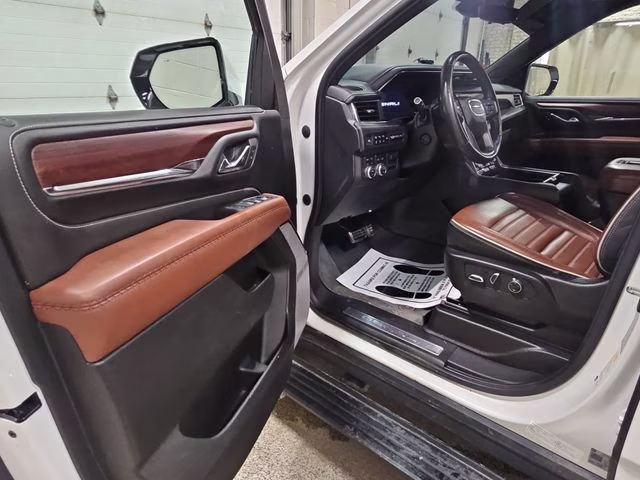 2023 White Frost Tricoat GMC Yukon XL Denali Ultimate 4X4 SUV