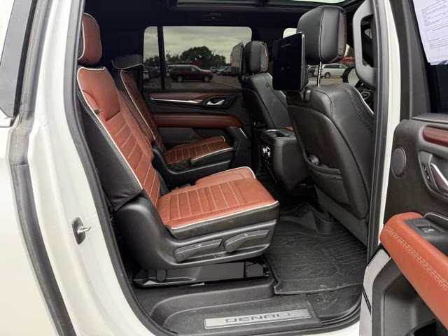 2023 White Frost Tricoat GMC Yukon XL Denali Ultimate 4X4 SUV