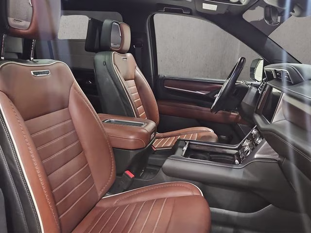 2023 White Frost Tricoat GMC Yukon XL Denali Ultimate 4X4 SUV