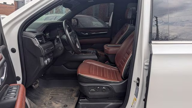 2023 White Frost Tricoat GMC Yukon XL Denali Ultimate 4X4 SUV