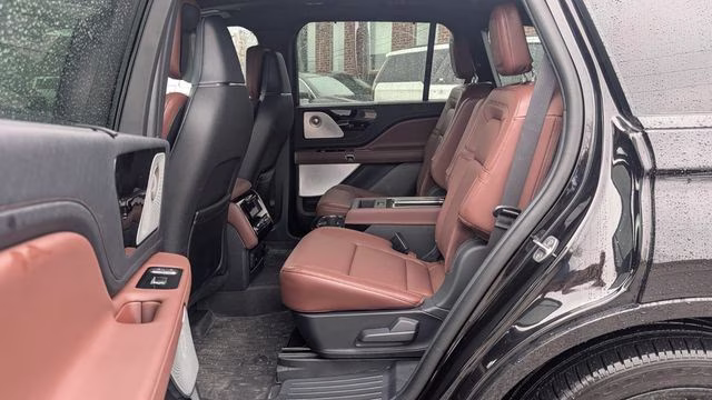 2025 Infinite Black Metallic Clearcoat Lincoln Aviator Reserve AWD SUV