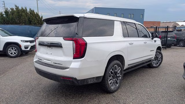 2023 White Frost Tricoat GMC Yukon XL Denali Ultimate 4X4 SUV