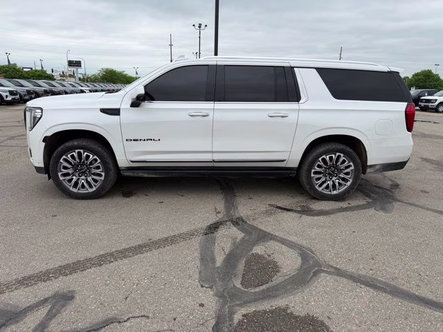 2023 White Frost Tricoat GMC Yukon XL Denali Ultimate 4X4 SUV