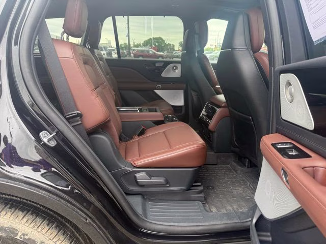 2025 Infinite Black Metallic Clearcoat Lincoln Aviator Reserve AWD SUV