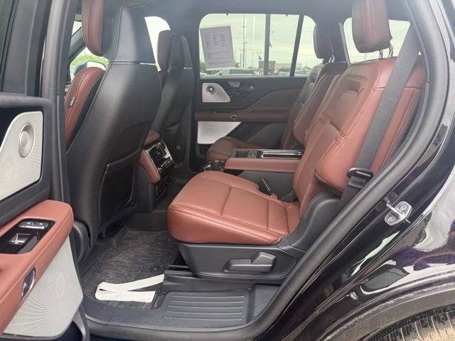 2025 Infinite Black Metallic Clearcoat Lincoln Aviator Reserve AWD SUV