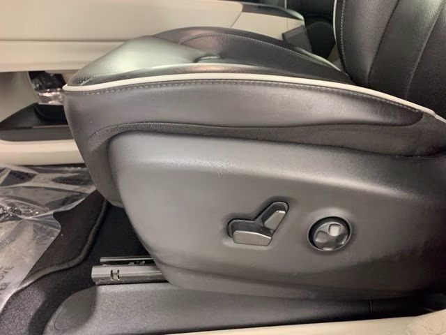 2024 Silver Mist Clearcoat Chrysler Pacifica Limited FWD Van