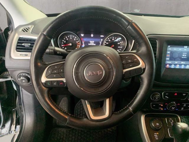 2019 Diamond Black Crystal Pearlcoat Jeep Compass Latitude 4X4 SUV