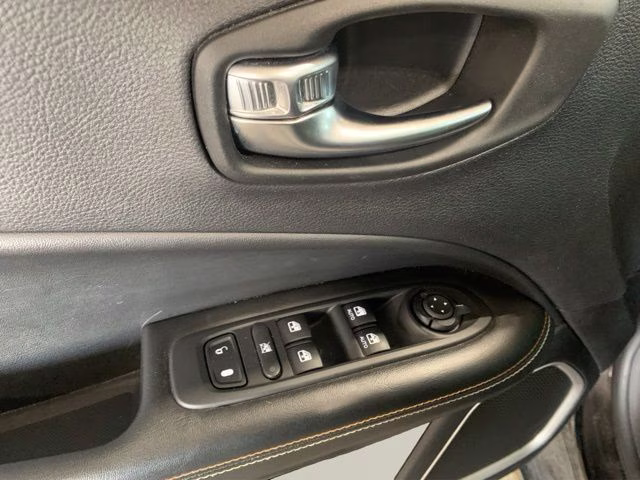 2019 Diamond Black Crystal Pearlcoat Jeep Compass Latitude 4X4 SUV