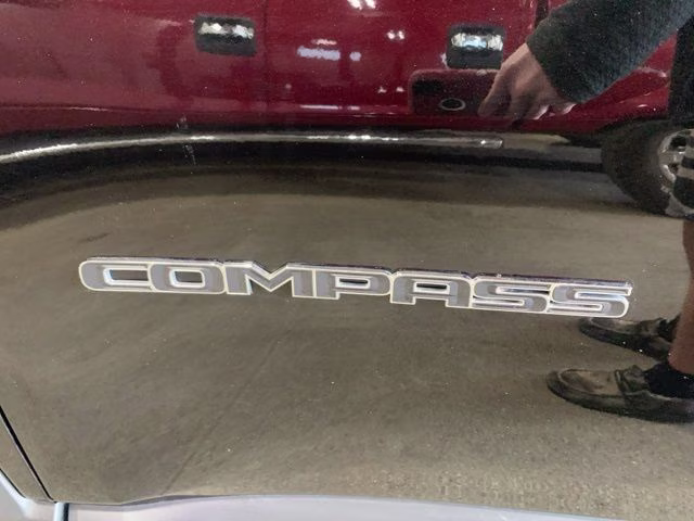 2019 Diamond Black Crystal Pearlcoat Jeep Compass Latitude 4X4 SUV