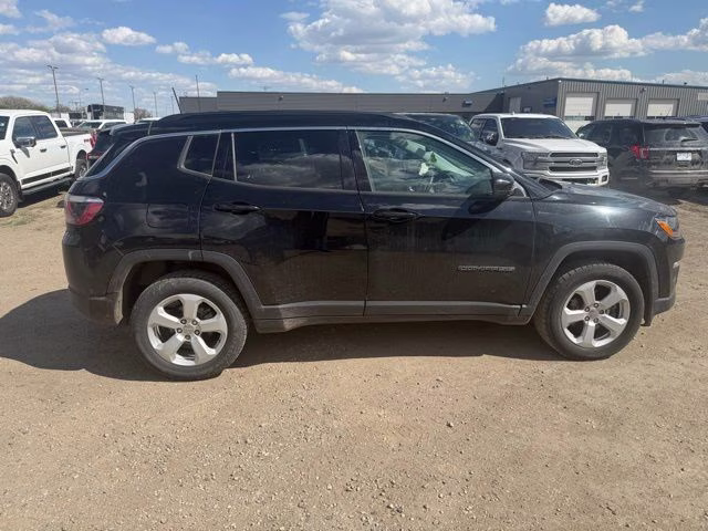 2019 Diamond Black Crystal Pearlcoat Jeep Compass Latitude 4X4 SUV