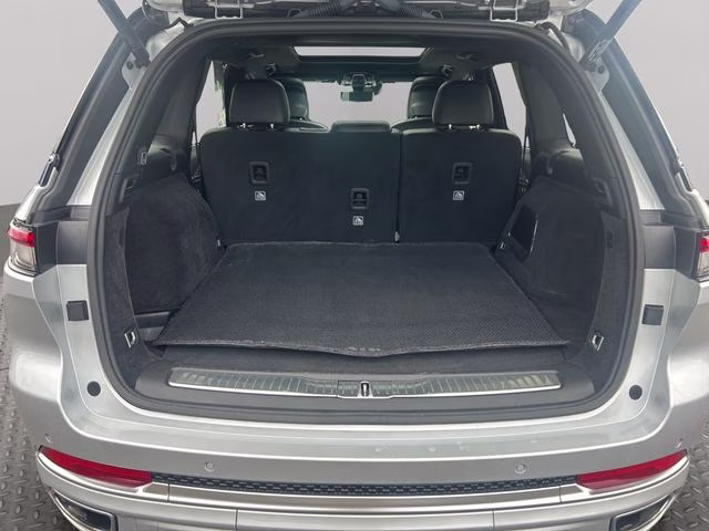 2024 Silver Zynith Jeep Grand Cherokee Summit 4X4 SUV