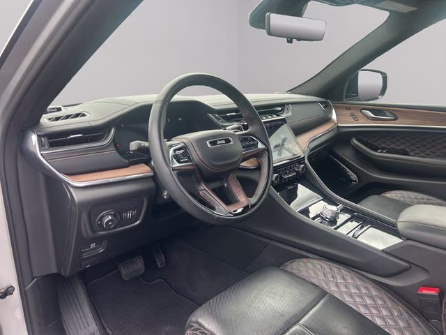 2024 Silver Zynith Jeep Grand Cherokee Summit 4X4 SUV