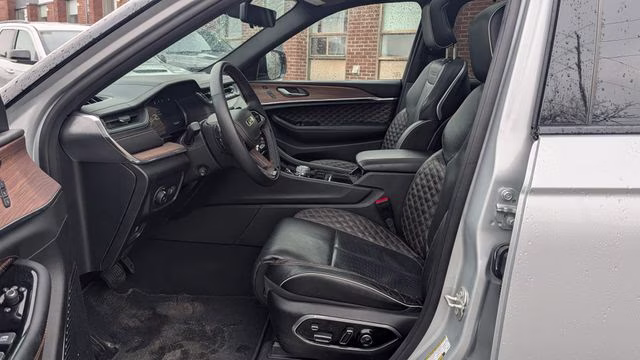 2024 Silver Zynith Jeep Grand Cherokee Summit 4X4 SUV