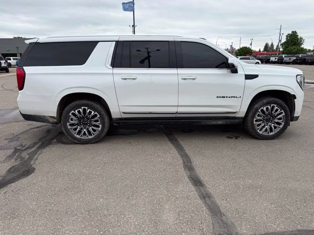 2023 White Frost Tricoat GMC Yukon XL Denali Ultimate 4X4 SUV