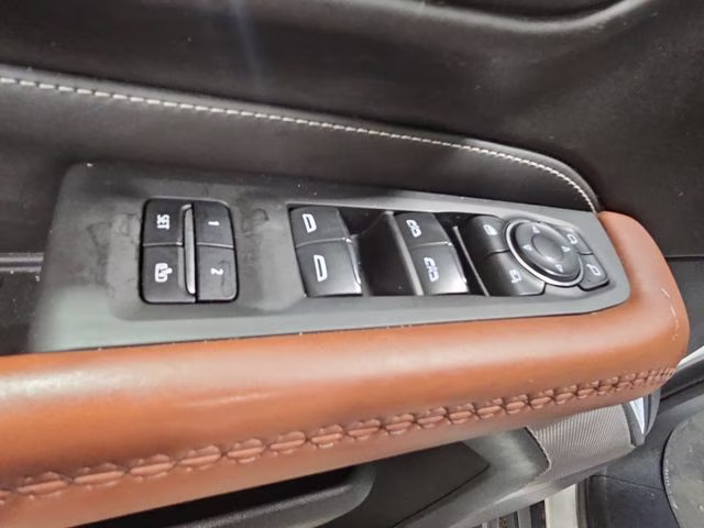 2023 White Frost Tricoat GMC Yukon XL Denali Ultimate 4X4 SUV