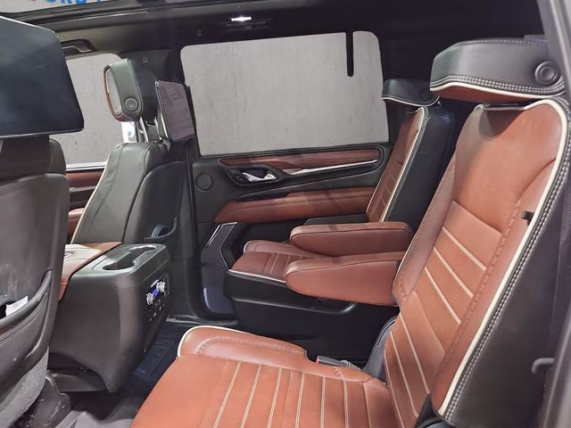 2023 White Frost Tricoat GMC Yukon XL Denali Ultimate 4X4 SUV