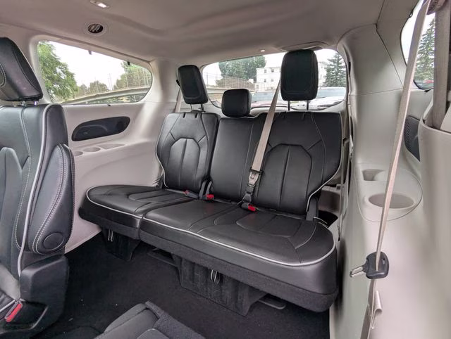 2024 Silver Mist Clearcoat Chrysler Pacifica Limited FWD Van