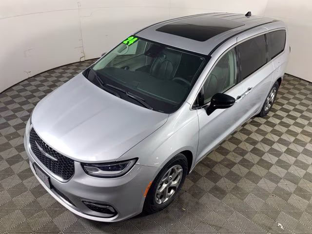 2024 Silver Mist Clearcoat Chrysler Pacifica Limited FWD Van