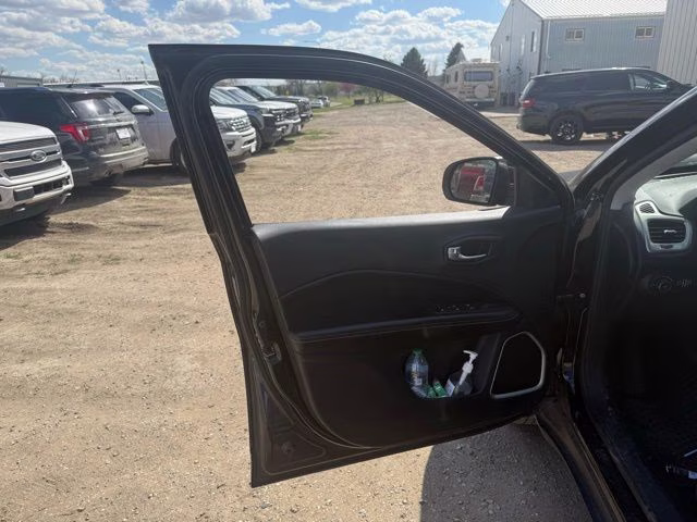 2019 Diamond Black Crystal Pearlcoat Jeep Compass Latitude 4X4 SUV