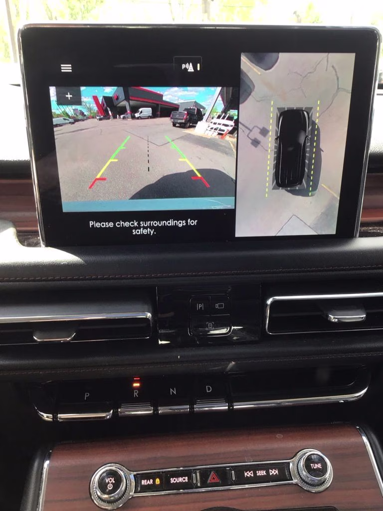 2022 White Metallic Lincoln Aviator Reserve AWD SUV