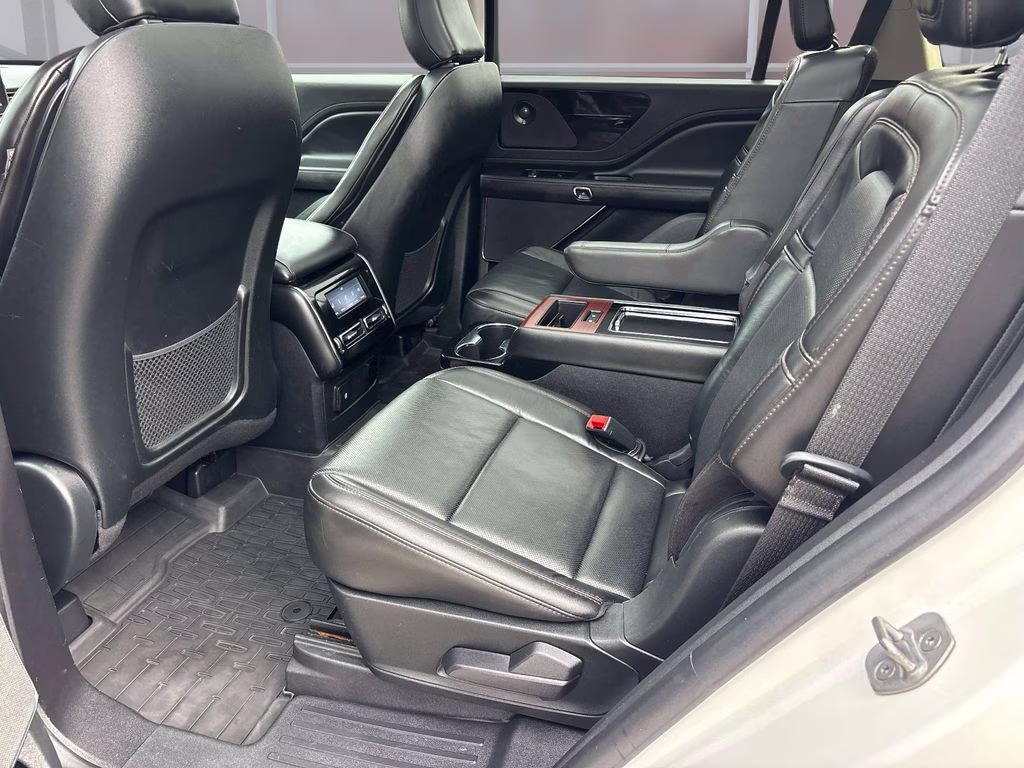 2022 White Metallic Lincoln Aviator Reserve AWD SUV