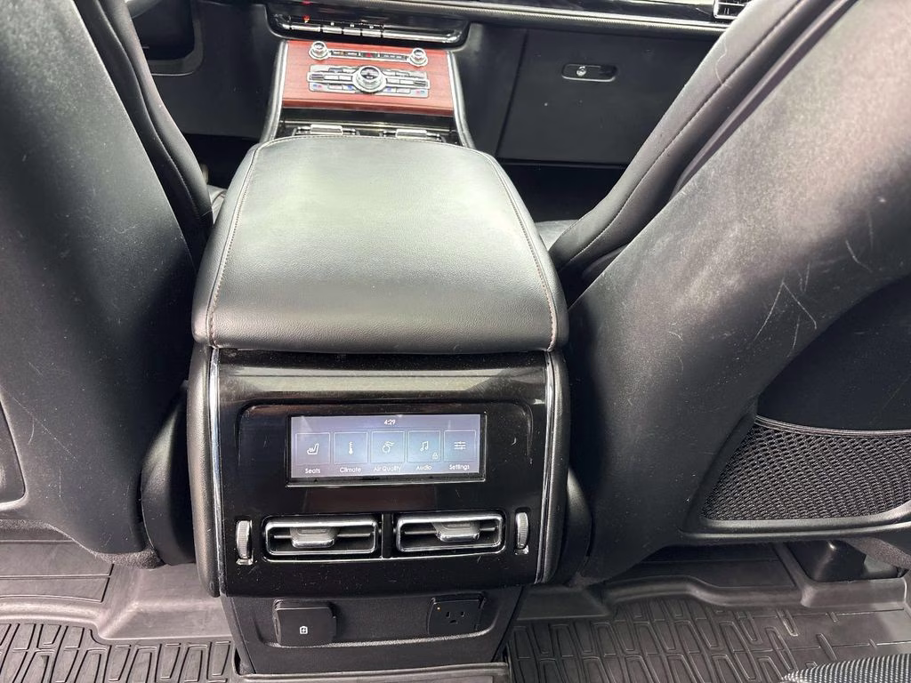 2022 White Metallic Lincoln Aviator Reserve AWD SUV
