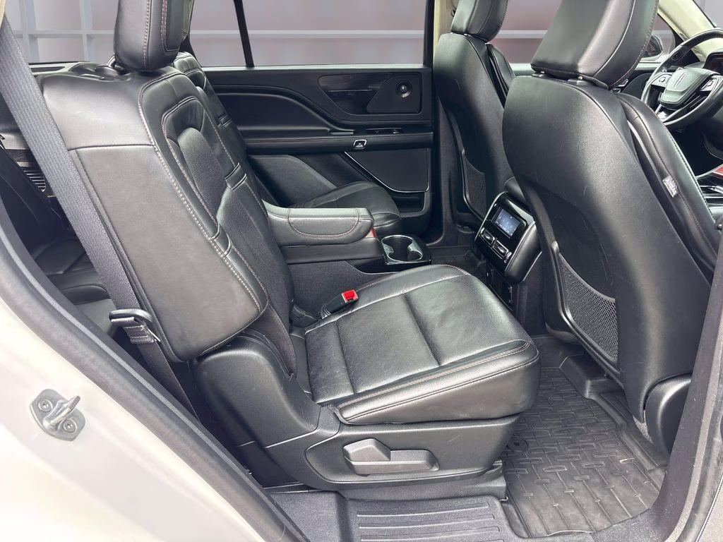 2022 White Metallic Lincoln Aviator Reserve AWD SUV