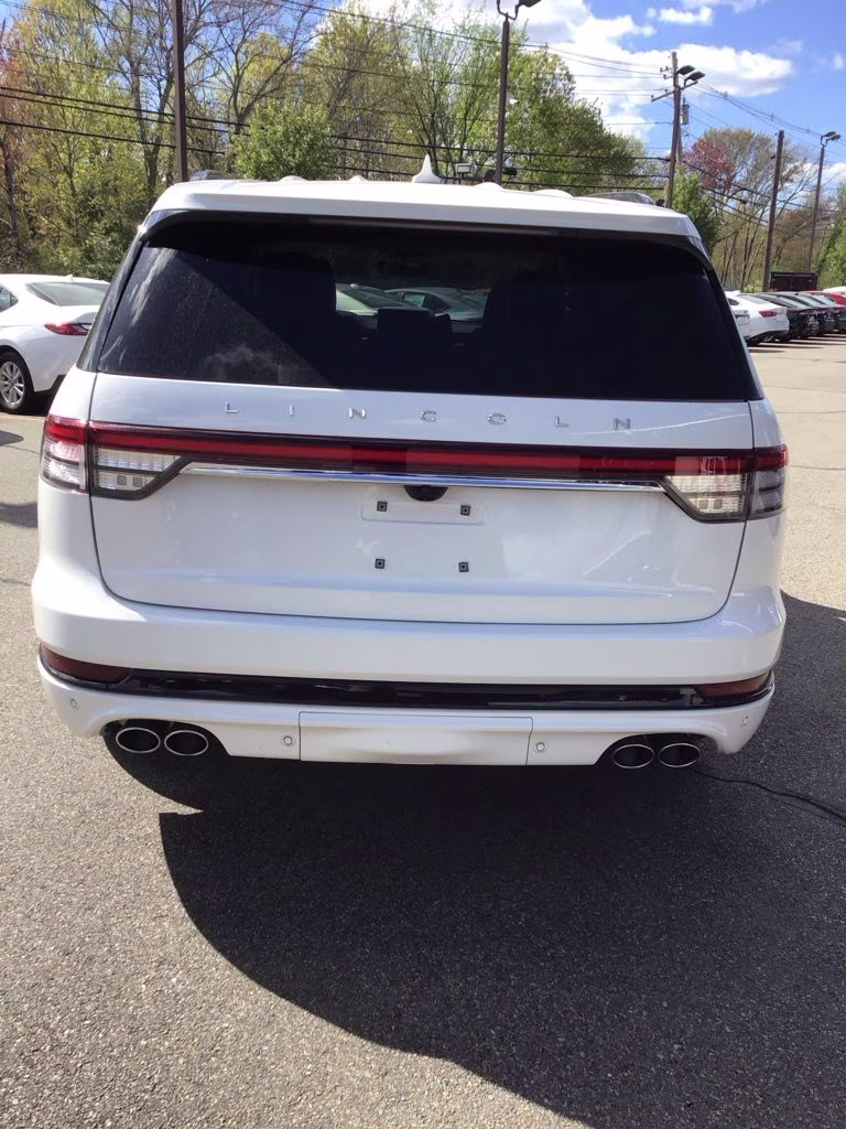 2022 White Metallic Lincoln Aviator Reserve AWD SUV
