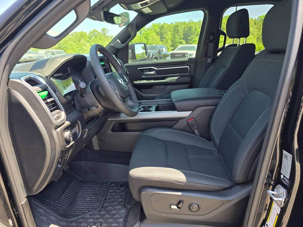 2025 Diamond Black Crystal Pearlcoat Ram 1500 Big Horn/Lone Star 4X4 Truck