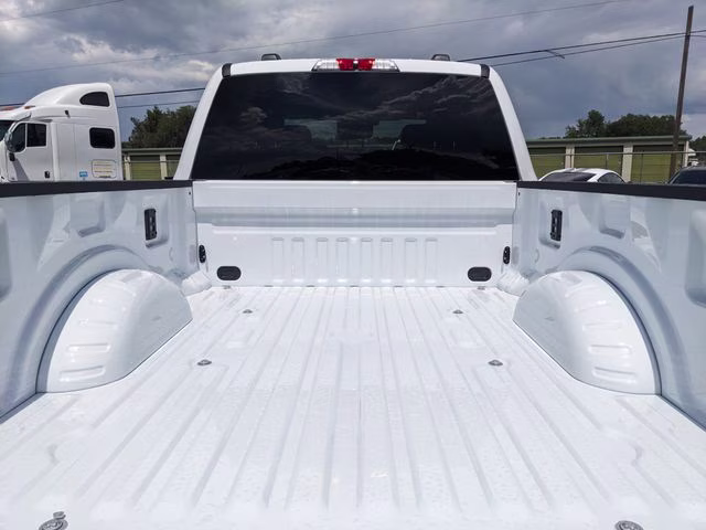 2026 Oxford White Ford Super Duty F-250 SRW Lariat 4X4 Truck