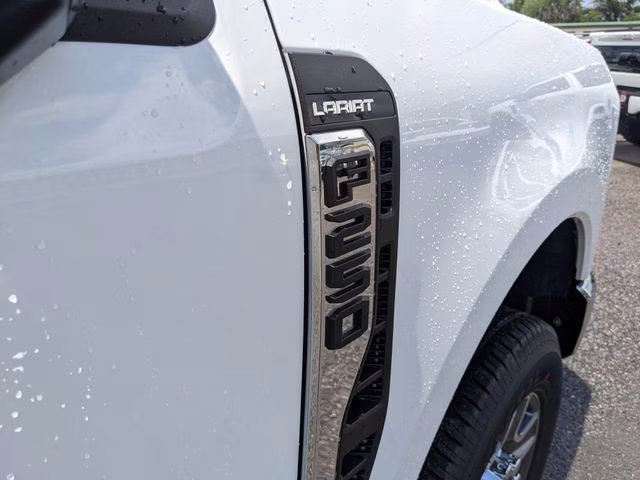 2026 Oxford White Ford Super Duty F-250 SRW Lariat 4X4 Truck