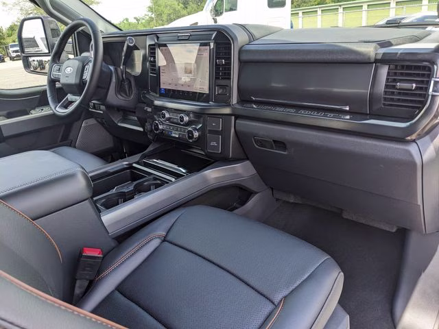 2026 Oxford White Ford Super Duty F-250 SRW Lariat 4X4 Truck